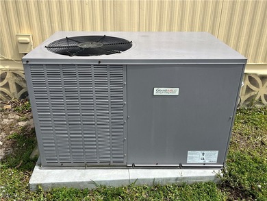 Come make this unit YOURS. 1,300 square ft HUGE!!. Located in on Six Lakes Country Club in Florida - for sale on GolfHomes.com, golf home, golf lot