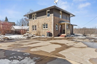 Welcome Home to this beautiful 3 bedroom, 2  1/2  bath home on Mississippi National Golf Links  in Minnesota - for sale on GolfHomes.com, golf home, golf lot