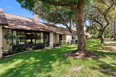LOCATION! LOCATION!  Welcome to this desirable Wekiva Country on Wekiva Golf Club in Florida - for sale on GolfHomes.com, golf home, golf lot