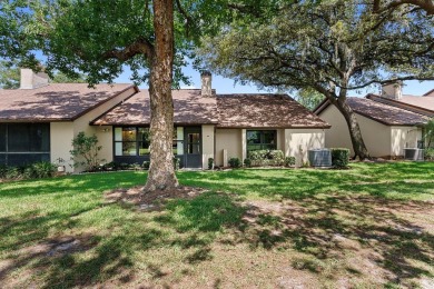 LOCATION! LOCATION!  Welcome to this desirable Wekiva Country on Wekiva Golf Club in Florida - for sale on GolfHomes.com, golf home, golf lot