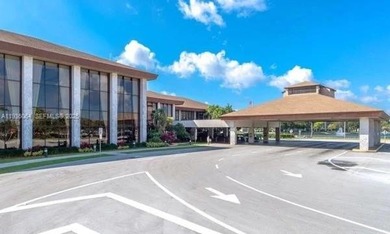 Welsome to your well-kept and spacious 1-bedroom, 1.5-bath on Flamingo Lakes Country Club in Florida - for sale on GolfHomes.com, golf home, golf lot