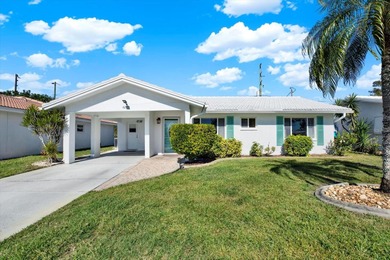 Enjoy maintenance-free, easy Florida living in this 2-bedroom on Mainlands Golf Club in Florida - for sale on GolfHomes.com, golf home, golf lot