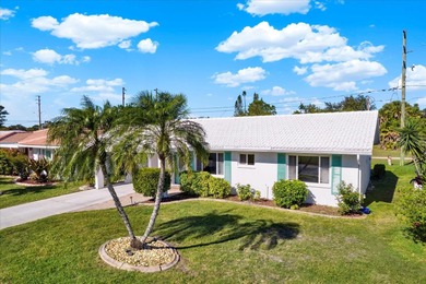 Enjoy maintenance-free, easy Florida living in this 2-bedroom on Mainlands Golf Club in Florida - for sale on GolfHomes.com, golf home, golf lot