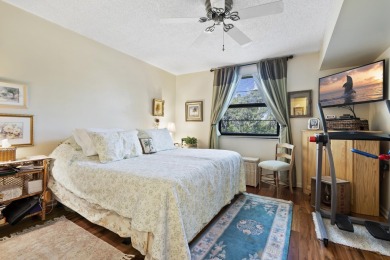 Spacious 2-Bed, 2-Bath Condo in West Palm Beach! This cozy on Bear Lakes Country Club in Florida - for sale on GolfHomes.com, golf home, golf lot