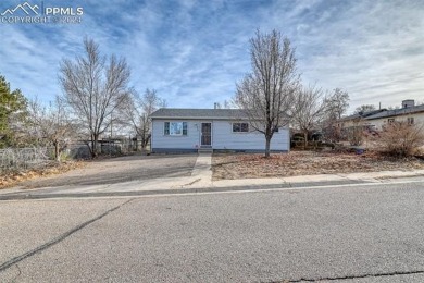 Welcome to this quaint little bungalow home in the Hewitt Sub of on Elmwood Golf Course in Colorado - for sale on GolfHomes.com, golf home, golf lot