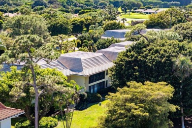 Welcome to this spacious 2-bedroom, 2-bath condo perfectly on Quail Ridge Golf Course and Country Club in Florida - for sale on GolfHomes.com, golf home, golf lot