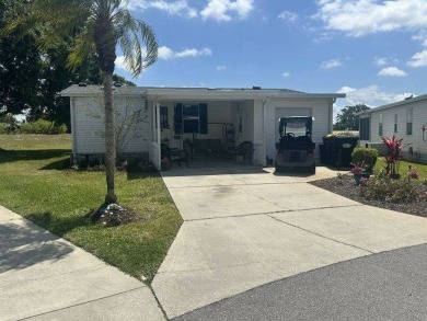 This home is a 1995 Fleetwood with 1008 sq. ft. It has 2 on Four Lakes Golf Club in Florida - for sale on GolfHomes.com, golf home, golf lot