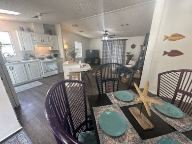 This home is a 1995 Fleetwood with 1008 sq. ft. It has 2 on Four Lakes Golf Club in Florida - for sale on GolfHomes.com, golf home, golf lot