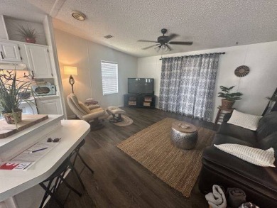 This home is a 1995 Fleetwood with 1008 sq. ft. It has 2 on Four Lakes Golf Club in Florida - for sale on GolfHomes.com, golf home, golf lot