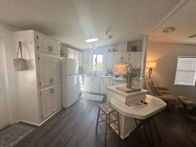 This home is a 1995 Fleetwood with 1008 sq. ft. It has 2 on Four Lakes Golf Club in Florida - for sale on GolfHomes.com, golf home, golf lot