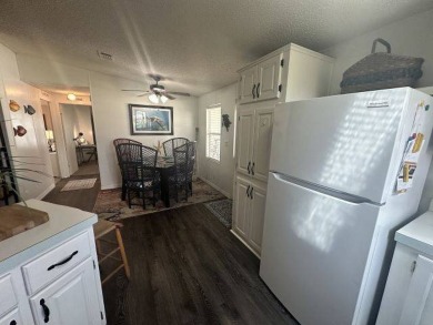 This home is a 1995 Fleetwood with 1008 sq. ft. It has 2 on Four Lakes Golf Club in Florida - for sale on GolfHomes.com, golf home, golf lot