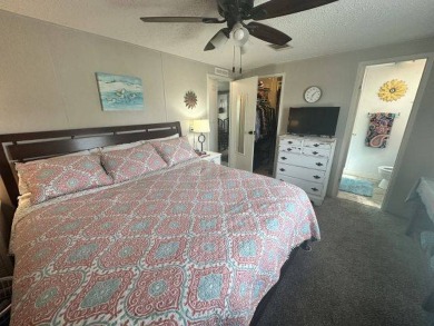 This home is a 1995 Fleetwood with 1008 sq. ft. It has 2 on Four Lakes Golf Club in Florida - for sale on GolfHomes.com, golf home, golf lot