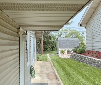 Seller financing available at a discounted rate!! Welcome to on Highland Woods Golf Course in Illinois - for sale on GolfHomes.com, golf home, golf lot