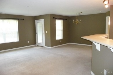 Desirable Aston Woods Condo! Spacious open floor plan, 2 on Aston Oaks Golf Club in Ohio - for sale on GolfHomes.com, golf home, golf lot