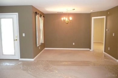 Desirable Aston Woods Condo! Spacious open floor plan, 2 on Aston Oaks Golf Club in Ohio - for sale on GolfHomes.com, golf home, golf lot