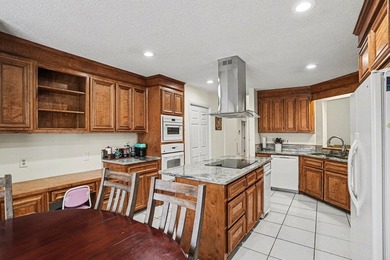 Welcome to this beautifully maintained Twin Garden Home in on Crowfield Golf and Country Club in South Carolina - for sale on GolfHomes.com, golf home, golf lot