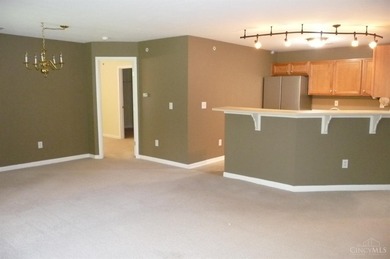 Desirable Aston Woods Condo! Spacious open floor plan, 2 on Aston Oaks Golf Club in Ohio - for sale on GolfHomes.com, golf home, golf lot