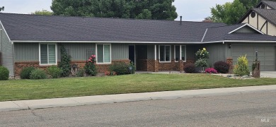 Single story ease. Open the wrought iron gate and your on the on Lakeview Golf Club in Idaho - for sale on GolfHomes.com, golf home, golf lot