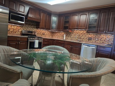 Spectacular golf course view! Great location & price. Upscale on Old Orchard Country Club in Illinois - for sale on GolfHomes.com, golf home, golf lot
