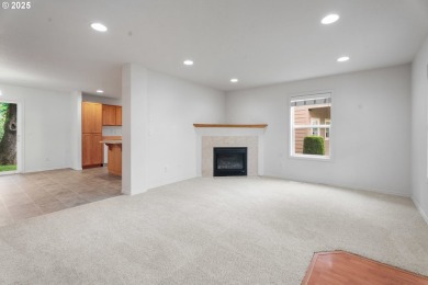 Beautiful Washougal 3-bed, 2.5-bath, 1,610sqft home with a green on Orchard Hills Country Club in Washington - for sale on GolfHomes.com, golf home, golf lot