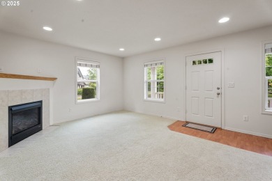 Beautiful Washougal 3-bed, 2.5-bath, 1,610sqft home with a green on Orchard Hills Country Club in Washington - for sale on GolfHomes.com, golf home, golf lot