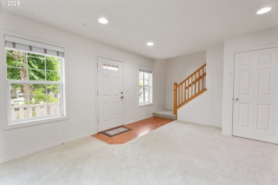 Beautiful Washougal 3-bed, 2.5-bath, 1,610sqft home with a green on Orchard Hills Country Club in Washington - for sale on GolfHomes.com, golf home, golf lot