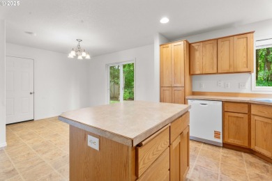 Beautiful Washougal 3-bed, 2.5-bath, 1,610sqft home with a green on Orchard Hills Country Club in Washington - for sale on GolfHomes.com, golf home, golf lot