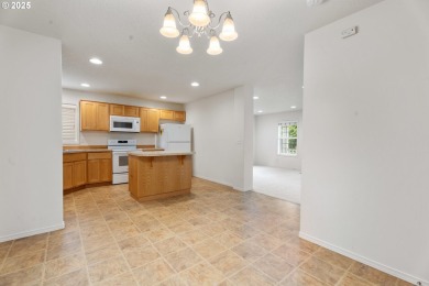Beautiful Washougal 3-bed, 2.5-bath, 1,610sqft home with a green on Orchard Hills Country Club in Washington - for sale on GolfHomes.com, golf home, golf lot
