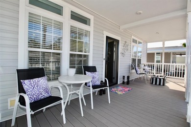 **GOLDEN GATE'S TAJ MAHAL** Magnificent 2 bedroom, 2 full bath on Mainlands Golf Club in Florida - for sale on GolfHomes.com, golf home, golf lot