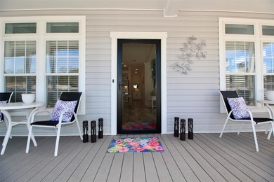 **GOLDEN GATE'S TAJ MAHAL** Magnificent 2 bedroom, 2 full bath on Mainlands Golf Club in Florida - for sale on GolfHomes.com, golf home, golf lot