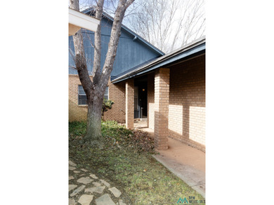 Nice patio home located on the golf course in Colonial Park on Chaparral Country Club in New Mexico - for sale on GolfHomes.com, golf home, golf lot