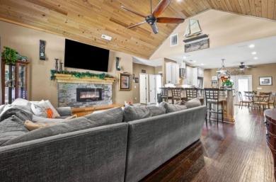Welcome to this spacious 3-bedroom, 2 1/2-full bathroom home on Mirror Lake Golf Club in Georgia - for sale on GolfHomes.com, golf home, golf lot
