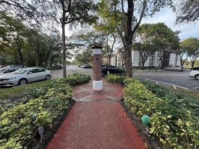 All ages Community. Great opportunity for investors. Charming on Inverrary Country Club in Florida - for sale on GolfHomes.com, golf home, golf lot