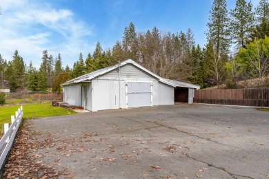 Opportunity knocks! This 3-bedroom, 2-bath home sits on a on Grants Pass Golf Club in Oregon - for sale on GolfHomes.com, golf home, golf lot