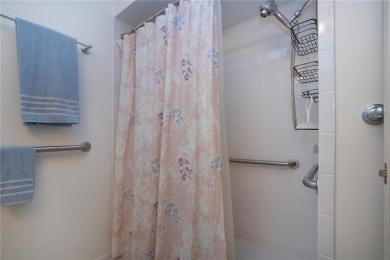 Near the beach!  Storm ready! 55+, turnkey Sarasota furnished on Village Green Golf Club of Sarasota in Florida - for sale on GolfHomes.com, golf home, golf lot