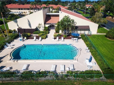 Near the beach!  Storm ready! 55+, turnkey Sarasota furnished on Village Green Golf Club of Sarasota in Florida - for sale on GolfHomes.com, golf home, golf lot