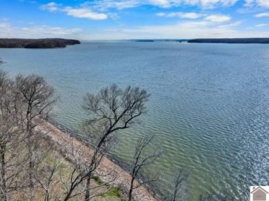 Great location on Lake Barkley, this home has 1600 sq ft of on Mineral Mound Golf Course in Kentucky - for sale on GolfHomes.com, golf home, golf lot