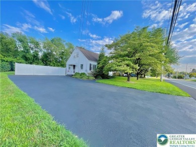 Beautiful Single and VERY LOW maintenance home in the upscale on Wyoming Valley Country Club in Pennsylvania - for sale on GolfHomes.com, golf home, golf lot