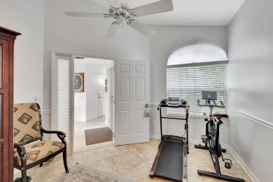 FANTASTIC SINGLE FAMILY HOME IN BOCA COUNTRY CLUB! NO MANDATORY on Bocaire Country Club in Florida - for sale on GolfHomes.com, golf home, golf lot