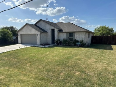 Beautiful 3 bedroom, 2 bath home conveniently located near the on The Club At Runaway Bay in Texas - for sale on GolfHomes.com, golf home, golf lot