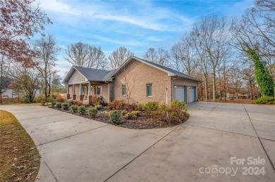 Beautifully Updated Home Located on Woodbridge Golf Course in on Woodbridge Golf Links in North Carolina - for sale on GolfHomes.com, golf home, golf lot