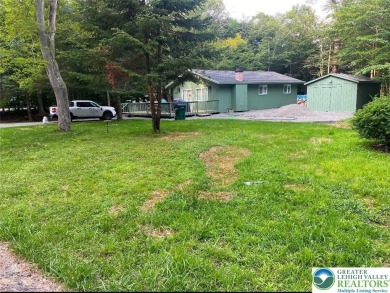 WOW!!! Everything in this beautiful well maintained home is on Pocono Farms Country Club in Pennsylvania - for sale on GolfHomes.com, golf home, golf lot