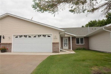Perfectly Maintained One Level Townhome. Walking distance to on Stones Throw Golf Course in Minnesota - for sale on GolfHomes.com, golf home, golf lot