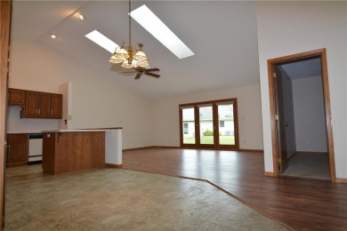 Perfectly Maintained One Level Townhome. Walking distance to on Stones Throw Golf Course in Minnesota - for sale on GolfHomes.com, golf home, golf lot