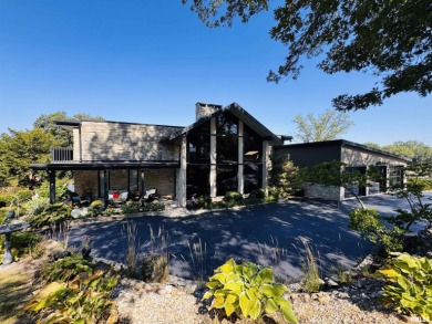 LUXURY LAKEFRONT LIVING AT ITS FINEST - 5 BED | 4 BATH | on Wee-Ma-Tuk Hills Country Club in Illinois - for sale on GolfHomes.com, golf home, golf lot