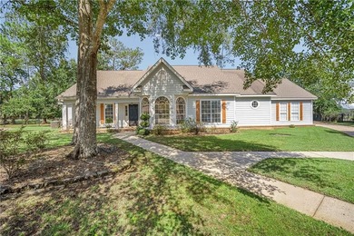 ***VRM*** SELLER WILL CONSIDER OFFERS BETWEEN $469,000 AND $499 on Cypress Country Club and Golf Club  in Alabama - for sale on GolfHomes.com, golf home, golf lot
