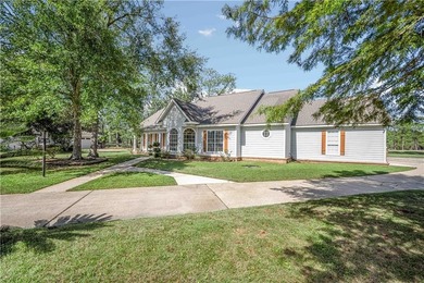 ***VRM*** SELLER WILL CONSIDER OFFERS BETWEEN $469,000 AND $499 on Cypress Country Club and Golf Club  in Alabama - for sale on GolfHomes.com, golf home, golf lot