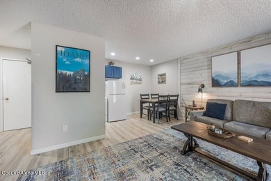 Beautifully updated and fully furnished, large 1 bed, 1 bath on Stoneridge Golf Club in Idaho - for sale on GolfHomes.com, golf home, golf lot