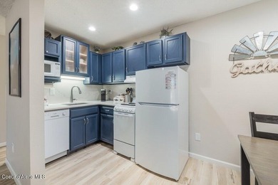 Beautifully updated and fully furnished, large 1 bed, 1 bath on Stoneridge Golf Club in Idaho - for sale on GolfHomes.com, golf home, golf lot