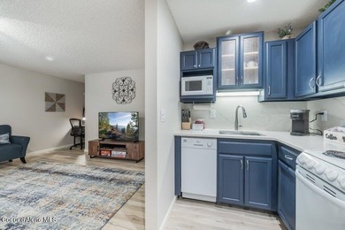 Beautifully updated and fully furnished, large 1 bed, 1 bath on Stoneridge Golf Club in Idaho - for sale on GolfHomes.com, golf home, golf lot